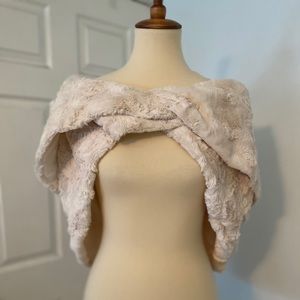 Faux fur capelet